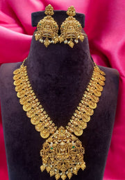 Traditional mini haram with kasulu and nakshi balls pairing with beautiful earrings